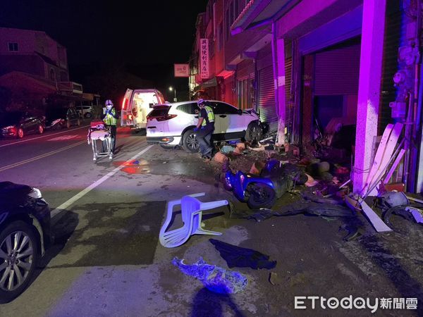 ▲造橋鄉朝陽路昨夜發生酒駕撞死路人案，一名茶行老闆路旁抽菸不幸慘遭撞死。（圖／記者楊永盛翻攝）