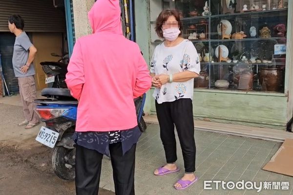 ▲苗栗茶行老闆在店門口遭酒駕撞死，家屬不捨抽根香菸就送命。（圖／記者楊永盛翻攝）