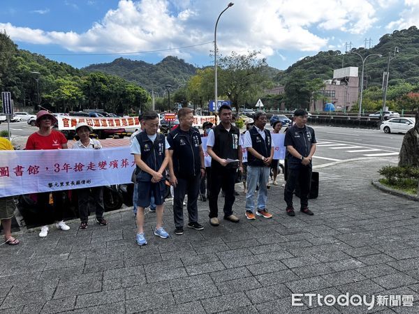 ▲▼台北市議員張志豪號召在地里長，為黎元停車場續建社福大樓請命。（圖／民眾黨台北市黨部提供）