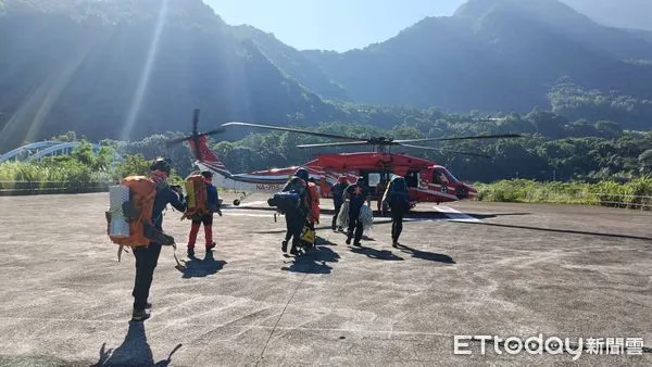 ▲▼女登山客行經南投信義鄉無雙吊橋時，不慎墜落200公尺深的溪谷。（圖／民眾提供）