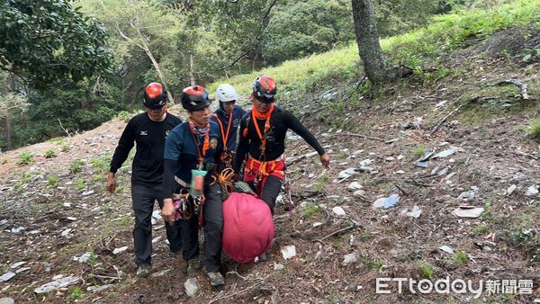 ▲▼嘉義謝女登山墜無雙吊橋身亡，今遺體被直升機送還家屬。（圖／記者高堂堯翻攝）