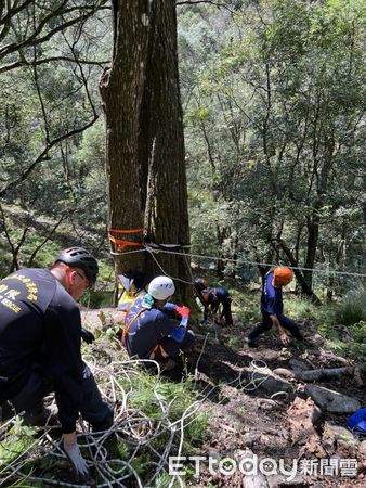 ▲▼嘉義謝女登山墜無雙吊橋身亡，今遺體被直升機送還家屬。（圖／記者高堂堯翻攝）