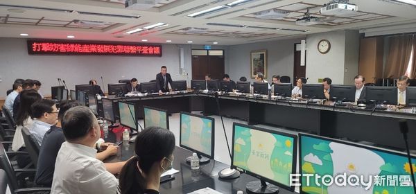 ▲台南地檢署召開「打擊妨害綠能產業發展犯罪聯繫平台會議」，由南檢檢察長鍾和憲主持，檢察總長邢泰釗、台灣高等檢察署台南檢察分署檢察長黃玉垣親臨與會。（圖／記者林東良翻攝，下同）