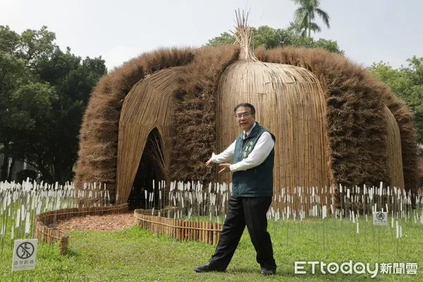 ▲台南市文化局主辦「台南400農漁地景藝術節—生生萬物：戶外裝置藝術展」，19日在總爺藝文中心正式揭開序幕，集結六座大型戶外裝置藝術創作。（圖／記者林東良翻攝，下同）