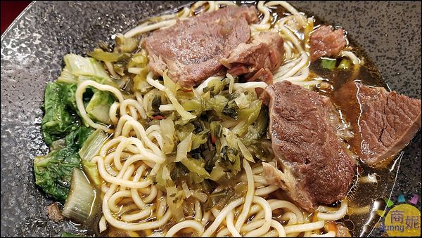 ▲▼逢甲超過千則好評的50年牛肉麵老店。（圖／部落客商妮提供）