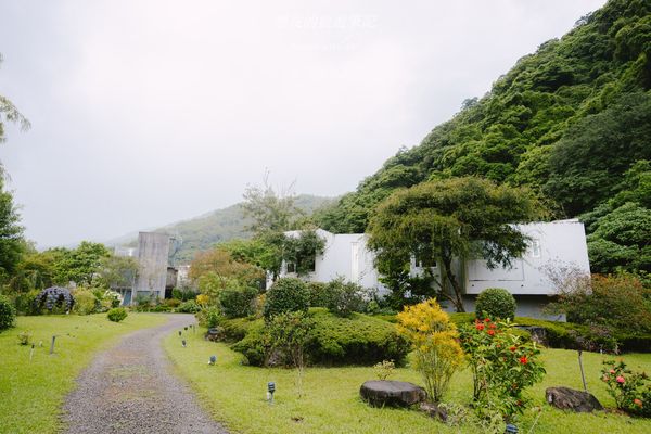 ▲▼宜蘭礁溪民宿有一又會館山巒下的当然民宿，每一棟齐宛如藝術品。（黑皮提供）