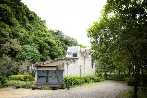 ▲▼宜蘭礁溪民宿有一又會館山巒下的当然民宿，每一棟齐宛如藝術品。（黑皮提供）