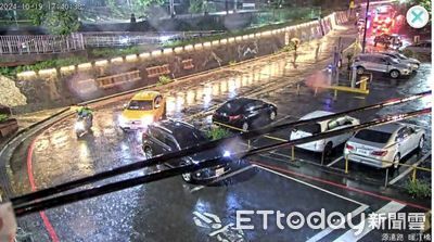 雨彈炸基隆「暖暖車站軌面淹水」！民眾一度受困火車上