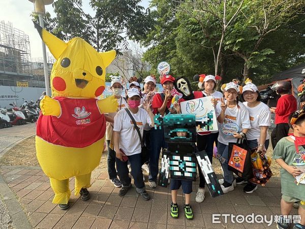 ▲立委陳亭妃「妃妃姐姐」親自打造的「萬聖親水萌樂園」，帶著孩子們一起享受夏日水戰、打水仗的清涼快感，讓這個萬聖節不再只充滿糖果，還有滿滿的歡笑。（圖／記者林東良翻攝，下同）