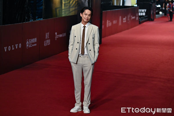 ▲▼第59屆金鐘獎戲劇類星光大道，黃鐙輝《鹽水大飯店》劇組團隊。（圖／記者林敬旻攝）