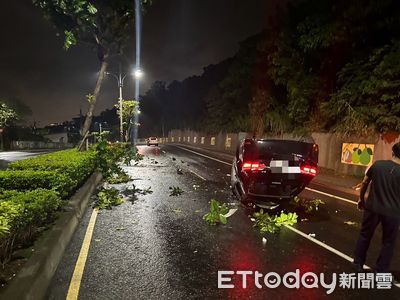 快訊／新北轎車衝撞分隔島！　36歲男搶救9小時傷重不治