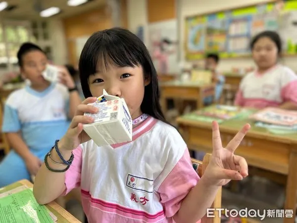 ▲北市僅有13校選喝鮮奶，教育局鼓勵學校改訂鮮奶。（圖／北市教育局提供）