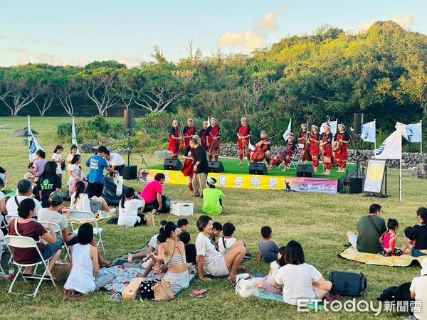 ▲墾管處貓鼻頭公園入口草原舉辦「貓TOLD鷹音樂會            。（圖／墾管處提供）