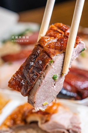 ▲▼左營必吃排隊便當店！滿滿都是肉的五寶飯，供應免費熱湯和飲料。（圖／部落客虎麗提供）