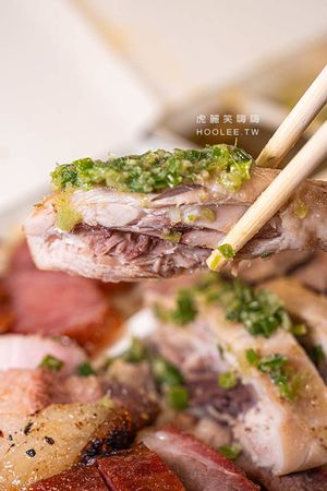 ▲▼左營必吃排隊便當店！滿滿都是肉的五寶飯，供應免費熱湯和飲料。（圖／部落客虎麗提供）