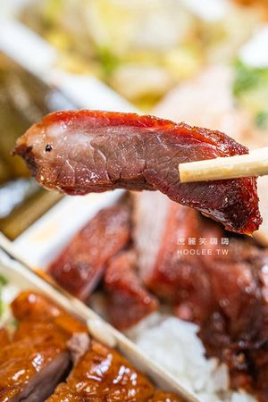 ▲▼左營必吃排隊便當店！滿滿都是肉的五寶飯，供應免費熱湯和飲料。（圖／部落客虎麗提供）