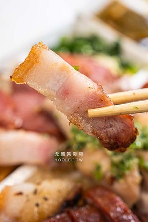 ▲▼左營必吃排隊便當店！滿滿都是肉的五寶飯，供應免費熱湯和飲料。（圖／部落客虎麗提供）