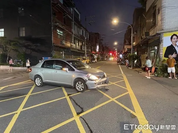 ▲徐姓男子駕駛自小客車與重機發生車禍。（圖／中壢警分局提供）