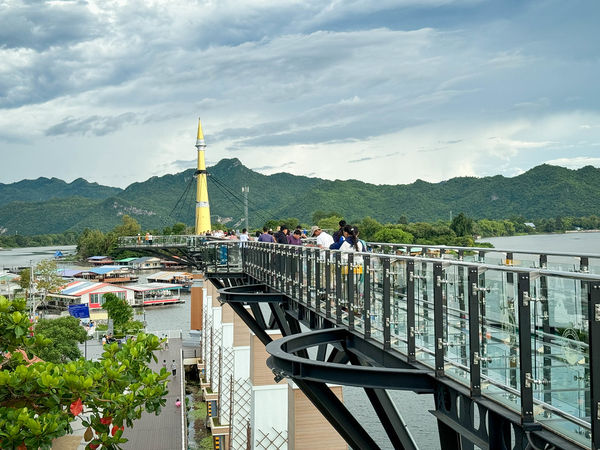 ▲▼探訪泰式風情與美景「北碧府天空步道」全透明玻璃橋面 週六市集平價又好逛!。（圖／部落客viviyu提供）