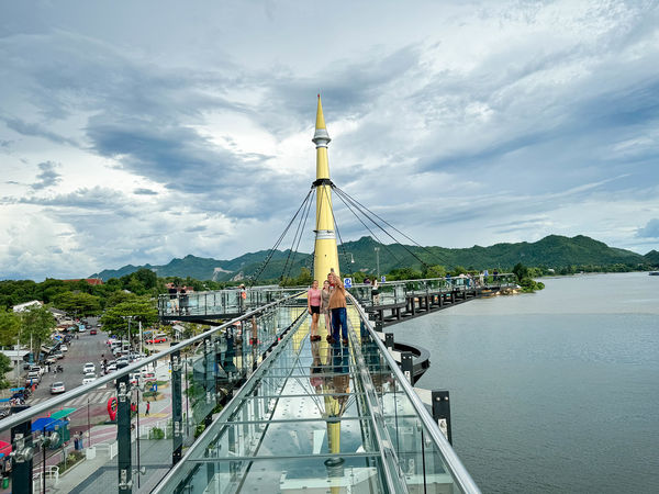 ▲▼探訪泰式風情與美景「北碧府天空步道」全透明玻璃橋面 週六市集平價又好逛!。（圖／部落客viviyu提供）