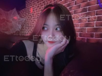 獨/甜美油漆妹專心取物「黑衣男後面伸手」 她難過辛苦錢沒了