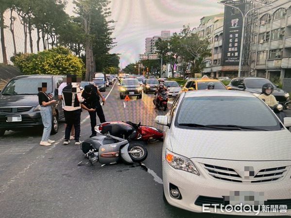 ▲台南車禍，女騎士慘摔。（圖／記者林東良翻攝，下同）