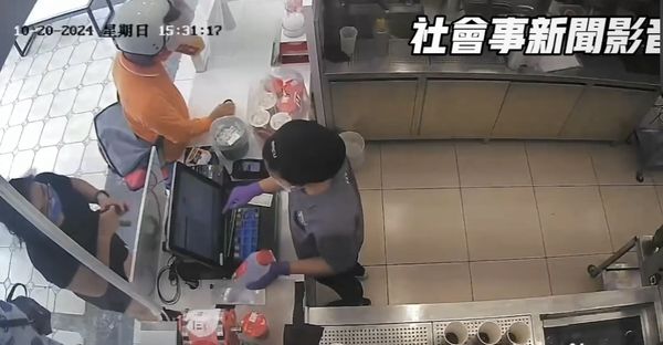 ▲▼高雄男備環保杯買手搖要店員洗，「吸管沒幫丟」怒吐飲料大鬧店家。（圖／翻攝社會事新聞影音）