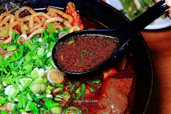 ▲▼東門站美食，韓記老虎麵食館金華店，招牌麻辣燙拉麵，內用還有綠豆湯喝到飽。（圖／萍子提供）