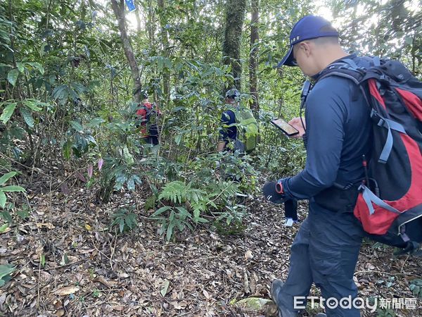 ▲▼  嘉義縣消防局搜救卓武山走失登山客  。（圖／嘉義縣消防局提供）