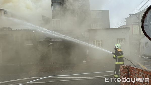 ▲▼雲林麥寮超市火警。（圖／民眾提供）