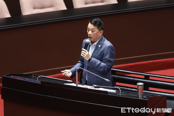 ▲立委魯明哲質詢。（圖／記者林敬旻攝）