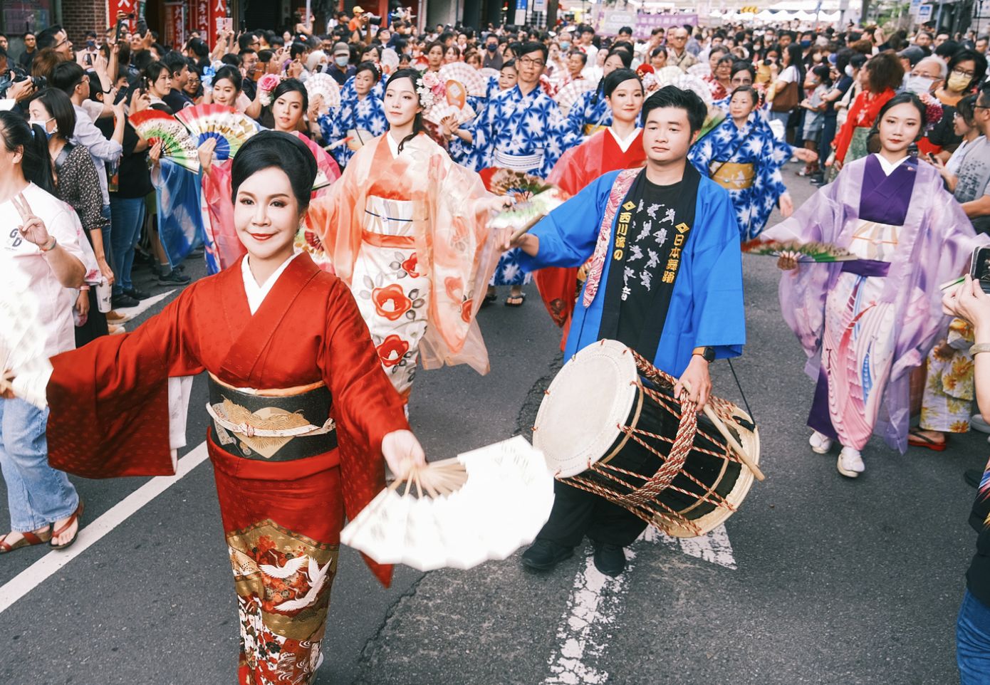 ▲西川祭集結全台最大型浴衣和服踩街遊行、日式祭典舞派對，以及串聯日本新瀉與台灣在地店市集，是台中頗富盛名的多元藝術文化交流盛典。（圖／記者游瓊華翻攝）