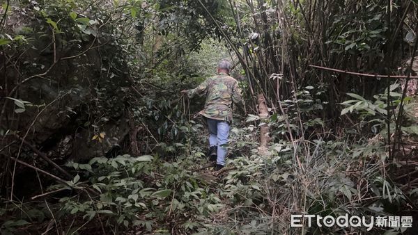 ▲里港警分局三地門分駐所警員何韋成會同村民上山救援山友             。（圖／記者陳崑福翻攝）