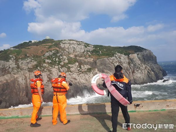 ▲▼上午小紫澳海域有陸籍漁工落海。（圖／記者林名揚翻攝）