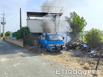 快訊／台南新營區開元路驚傳火燒車　消防人員出水搶救