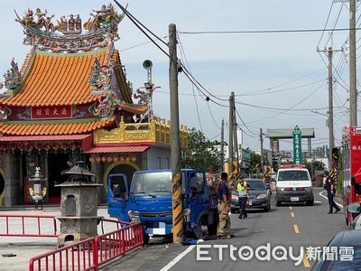 快訊／台南麻豆重大車禍　小貨車關帝廟前自撞電桿...駕駛不治