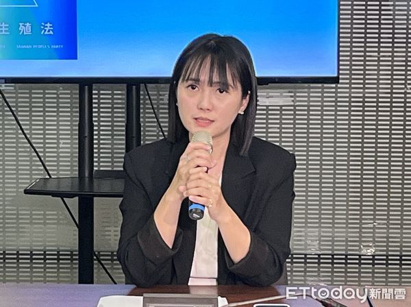 ▲▼民眾黨發言人吳怡萱、李頂立主持中央委員會會後轉述記者會。（圖／記者許靖麒攝）