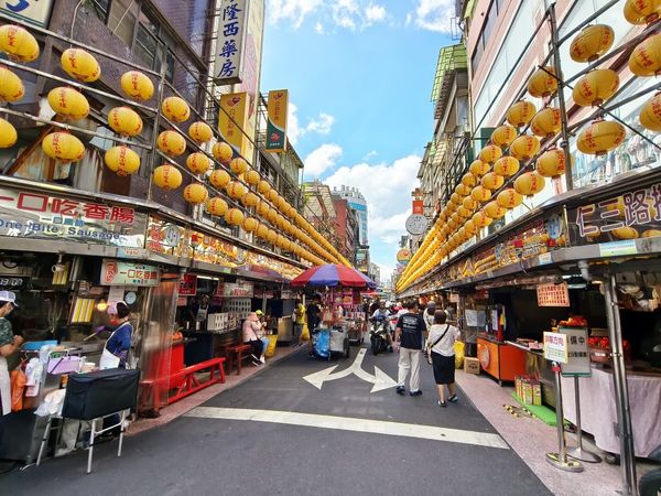 ▲▼基隆廟口21號魯排骨飯只有簡單販售魯雞腿便當、魯排骨便當、旗魚便當、焢肉便當、貢丸湯、味噌湯，飯類80元起跳。（圖／部落客大口老師的走跳學堂授權提供，勿擅自翻攝）