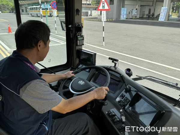 ▲▼電動大巴士,駕駛,客運駕駛,電動大客車。（圖／記者李姿慧攝）