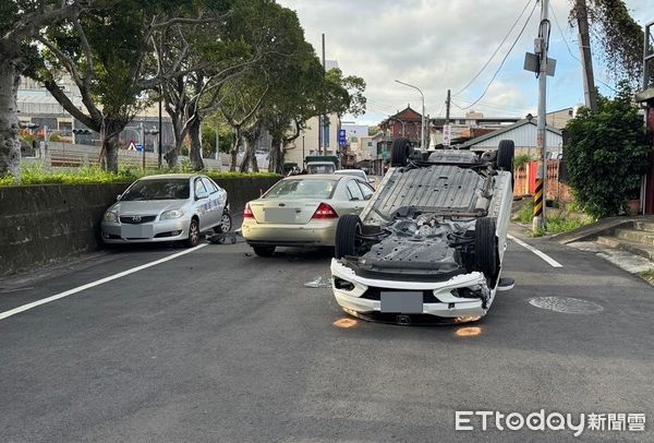 ▲苗栗失戀男徹夜喝酒駕車，剛跟警車會車就失控翻車。（圖／記者楊永盛翻攝）