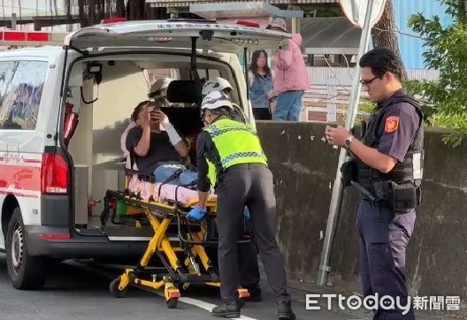 ▲苗栗失戀男徹夜喝酒駕車，剛跟警車會車就失控翻車。（圖／記者楊永盛翻攝）