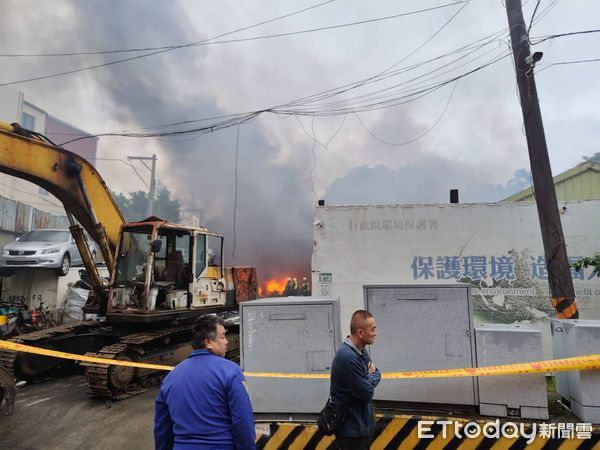 ▲▼桃園鹽庫街工廠火警。（圖／記者沈繼昌翻攝）