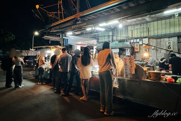 ▲▼被滷味耽誤的麵攤？台中西屯超強宵夜推薦　還沒開始營業就排隊。（圖／部落客飛天璇提供）