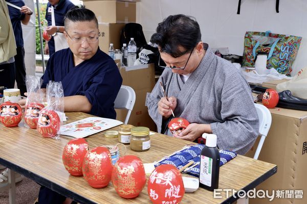 ▲台南市副市長趙卿惠，熱情歡迎高崎市首次來到台南舉辦物產展，並與高崎市富岡賢治市長、曽根光広副市長、後閑賢二議長共同為活動揭幕。（圖／記者林東良翻攝，下同）