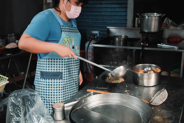 ▲▼屏東古早味銅板美食推薦！招牌「湯飯」滿滿配料超誇張　鮮魚肉塊、櫻花蝦、白蝦、魚丸等，每一口都是驚喜。（圖／記者蘇相云攝）