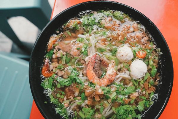 ▲▼屏東古早味銅板美食推薦！招牌「湯飯」滿滿配料超誇張　鮮魚肉塊、櫻花蝦、白蝦、魚丸等，每一口都是驚喜。（圖／記者蘇相云攝）