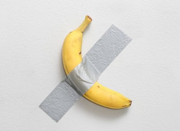 ո˾ҿMaurizio Cattelan÷佺һ㽶ǽϵƷϲԱComedian ͼ/ոȹ