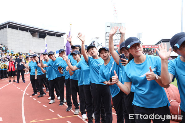 ▲台積電創辦人張忠謀與夫人張淑芬出席運動會。（圖／記者林敬旻攝）