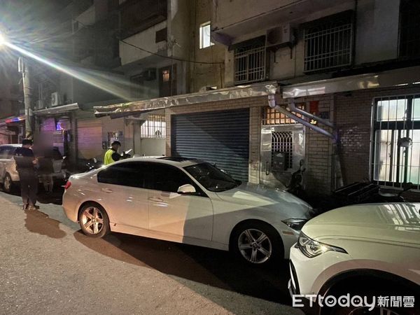 ▲▼       高雄男子偷BMW，卻失控連撞路邊12汽機車，躲了1天1夜遭到警方逮捕      。（圖／記者吳奕靖翻攝）