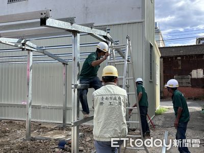 台南做工行善團兵分兩路忙修繕　為弱勢勞工打造新居